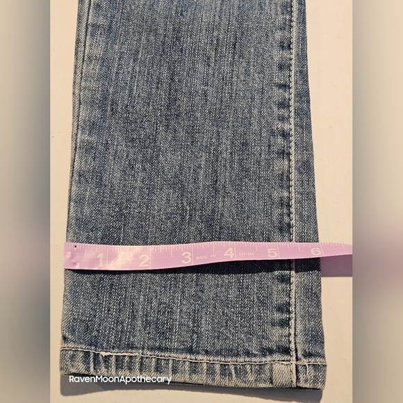 Miley Cyrus Distressed Jeans 9 - Picture 10 of 10